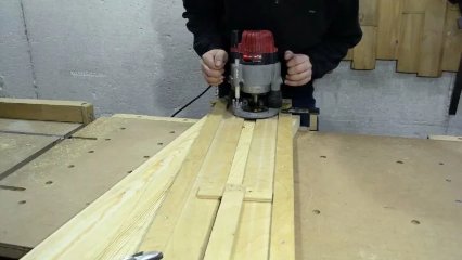 Простое приспособление для изготовления пазов.