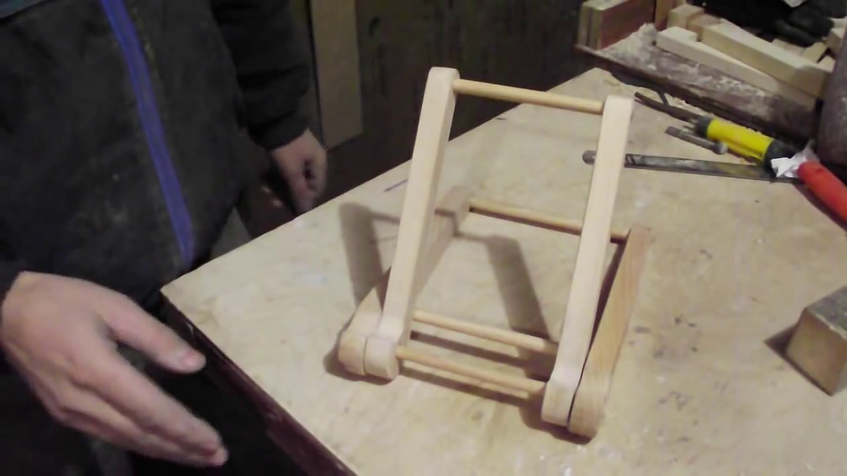 подставка в рабочем положени