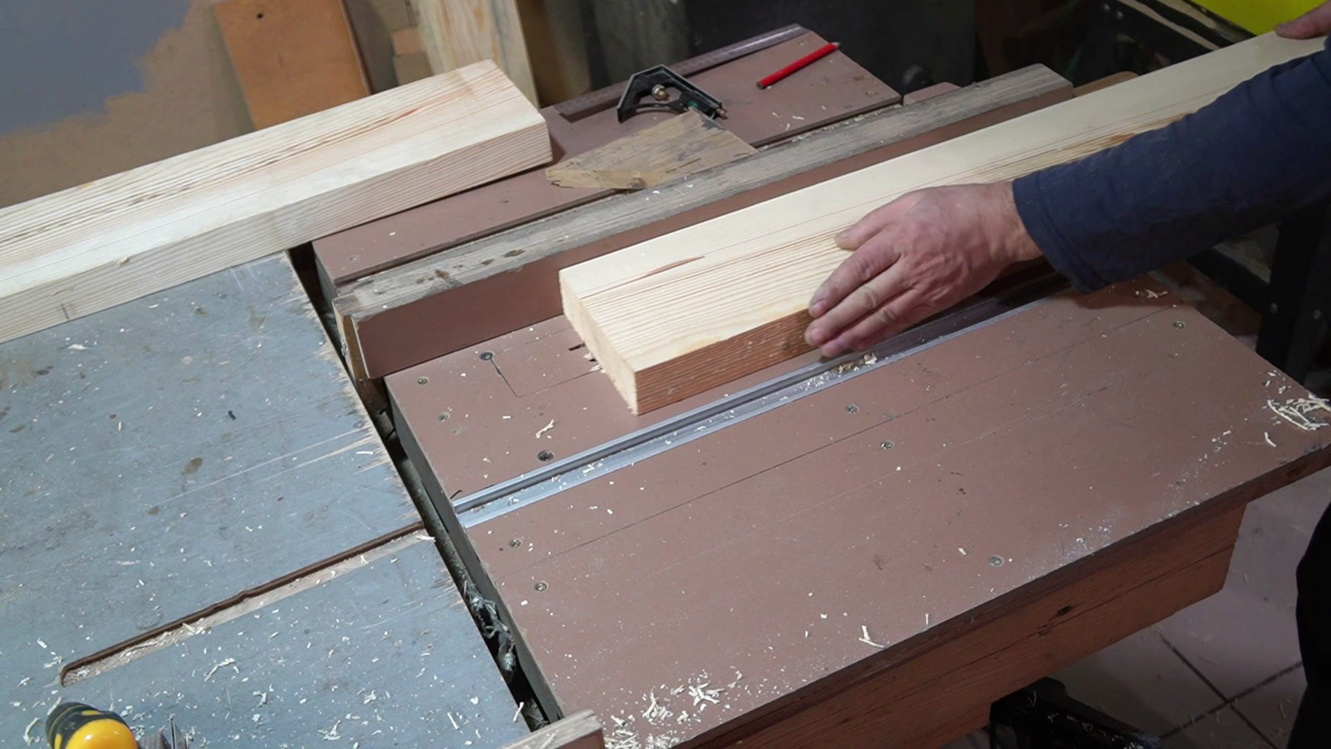 отпиливание бруска