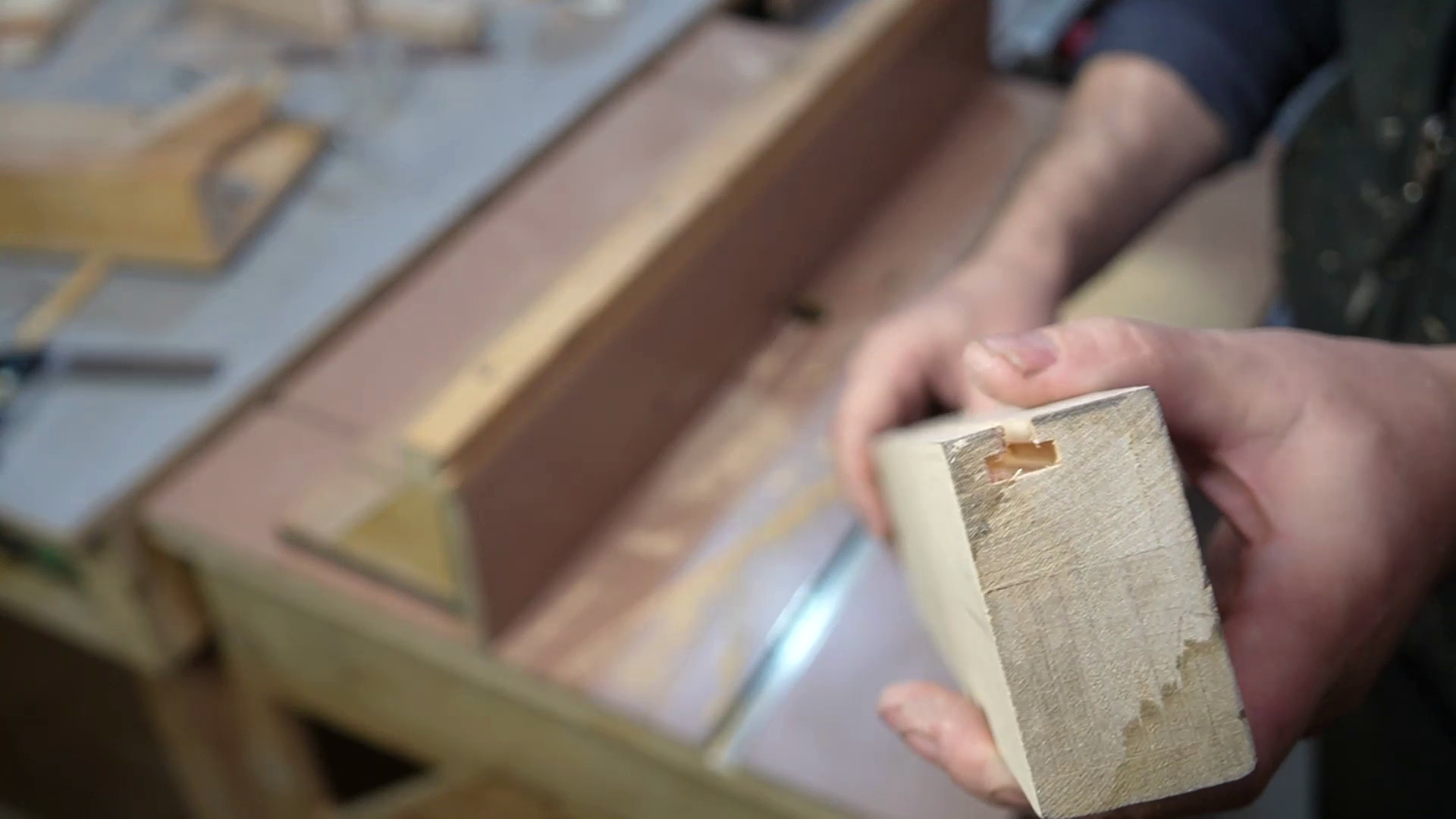 Т-образный паз