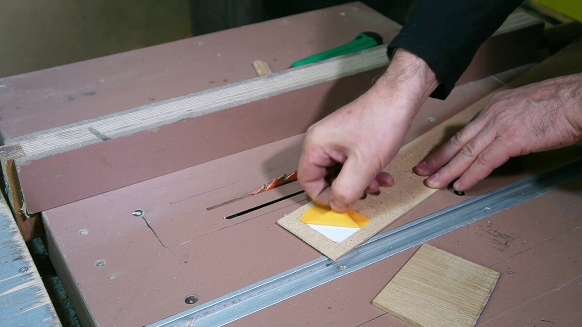 вспомогательная деталь