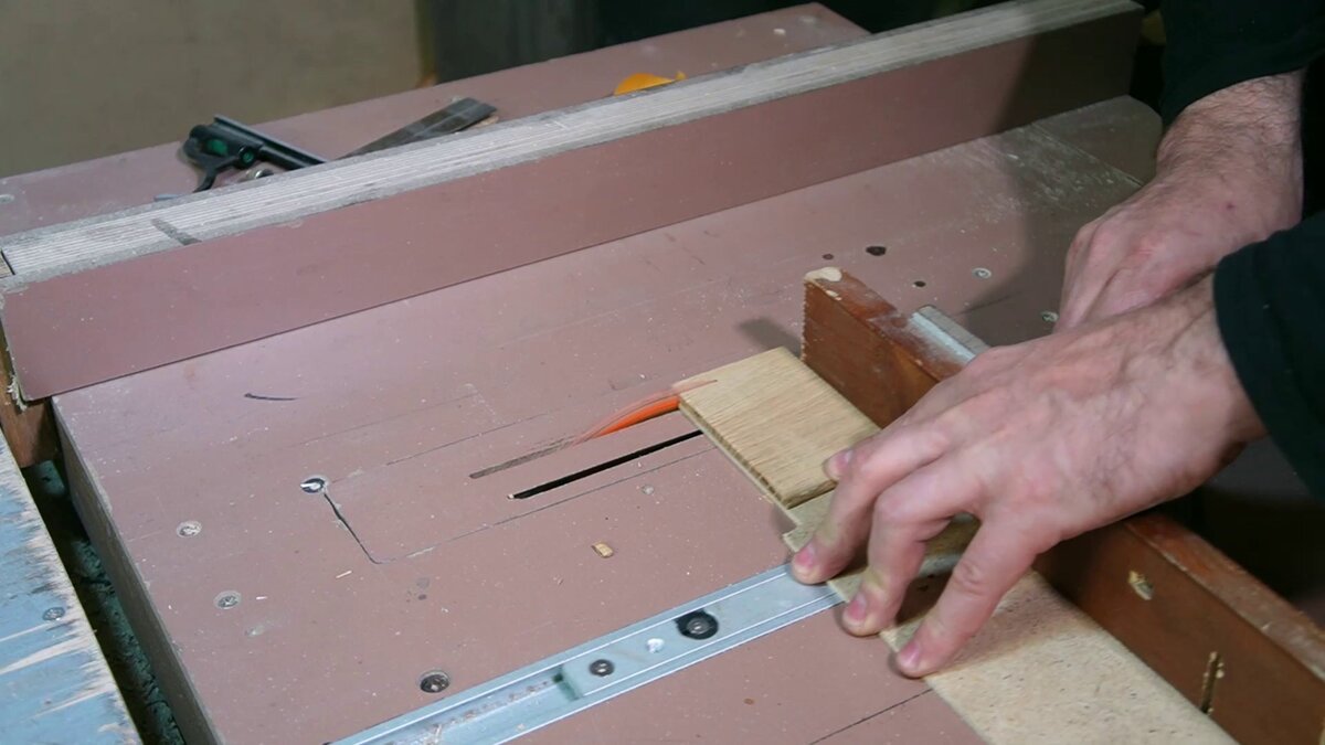 вспомогательная деталь