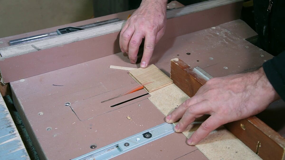 вспомогательная деталь