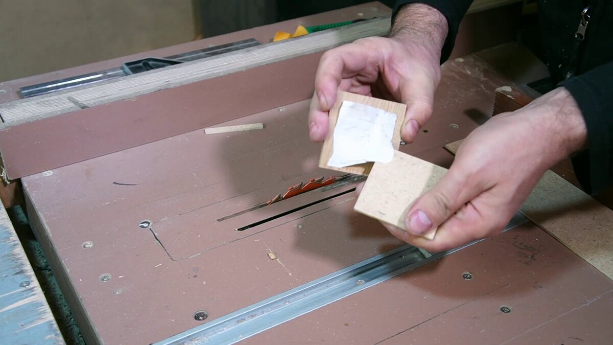 вспомогательная деталь