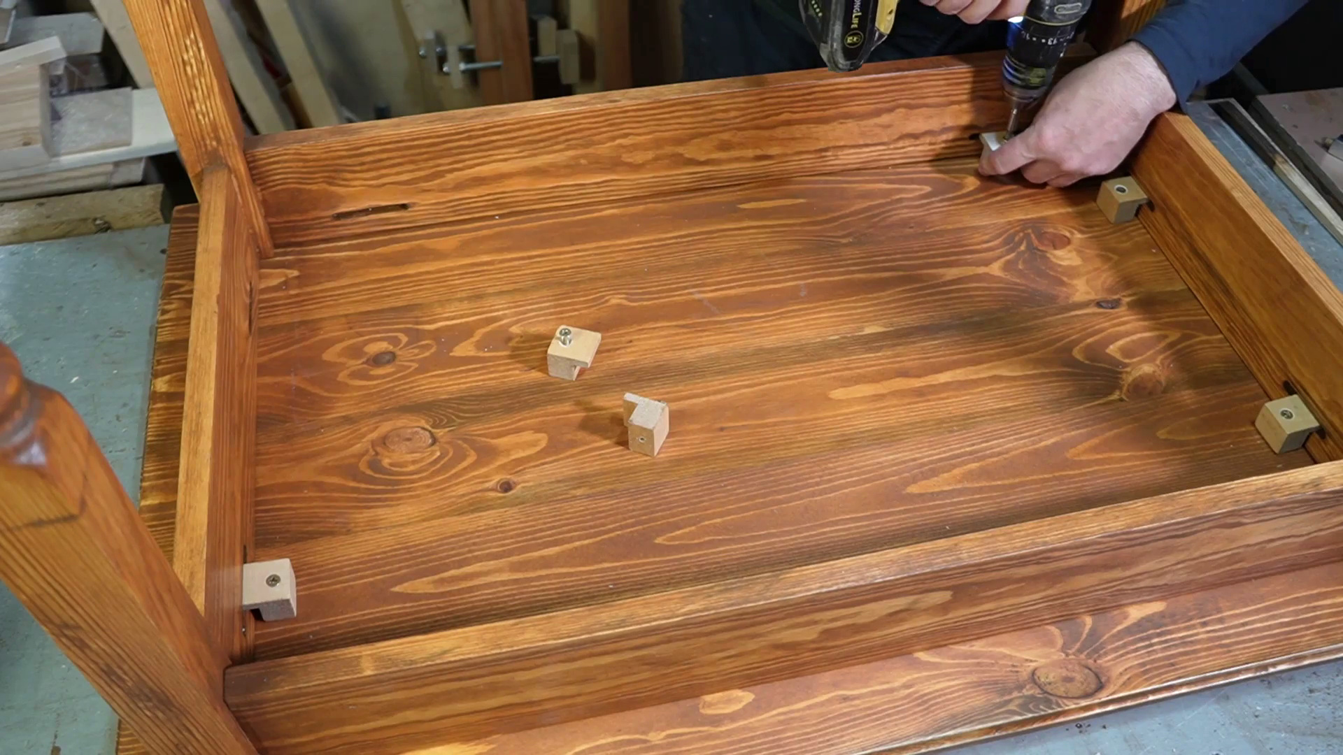 закрепление столешницы